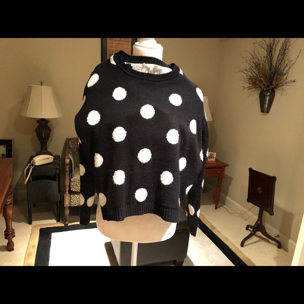 BCBG long sleeve sweater. Runs large n size